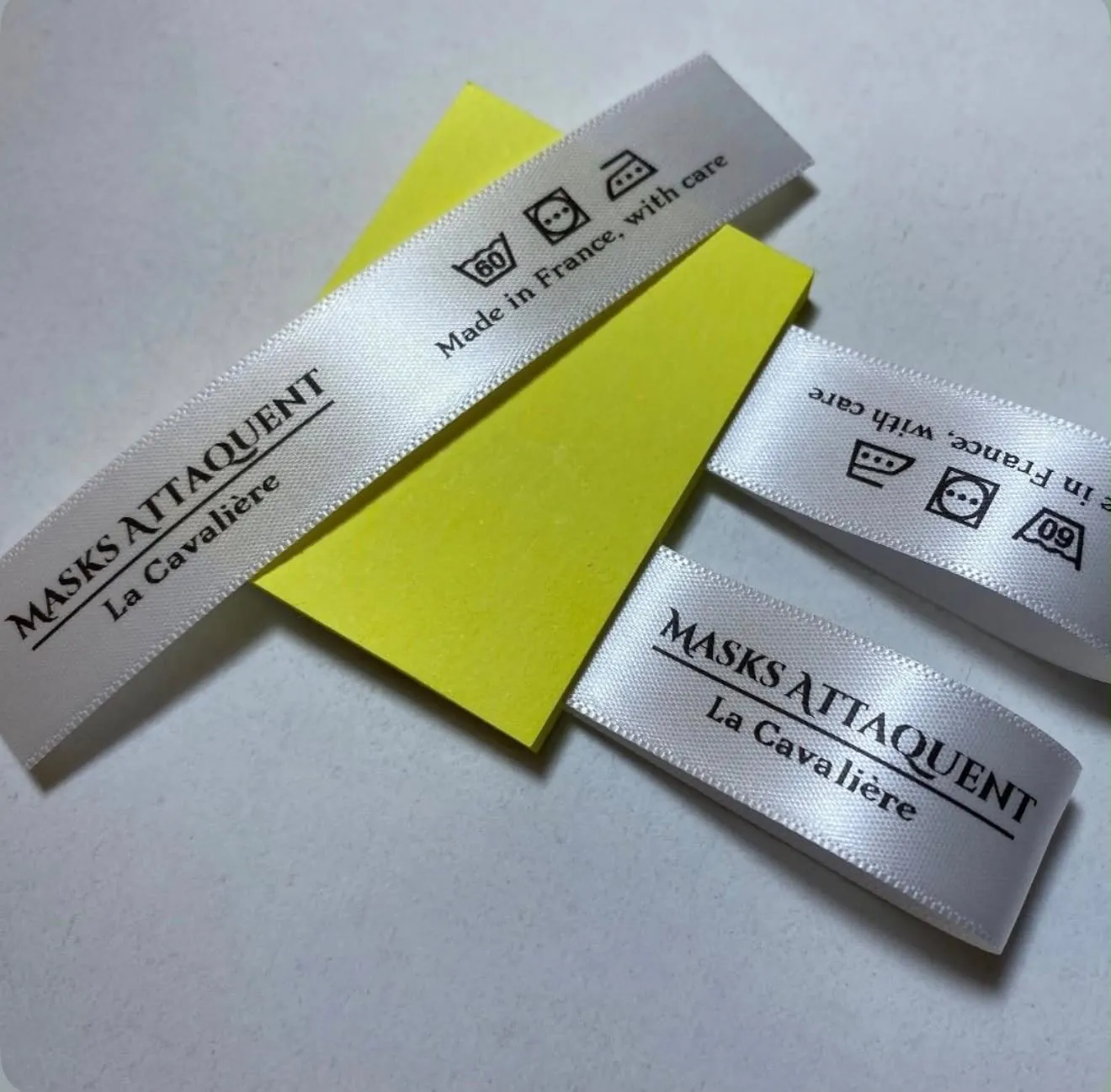 Wash Care Labels: Masks Attaquent